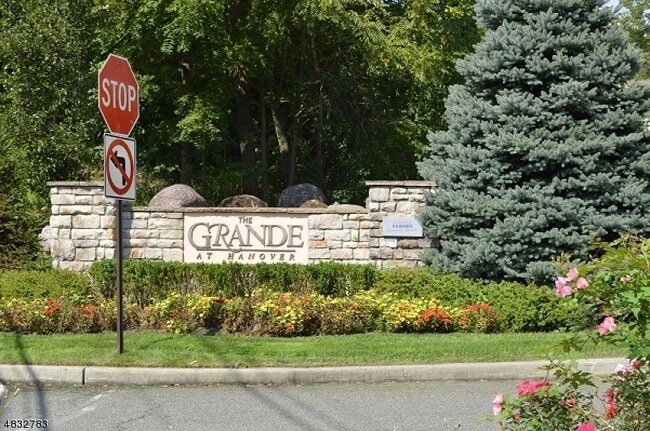 Primary Photo - 1305 Meadow Brook Ct