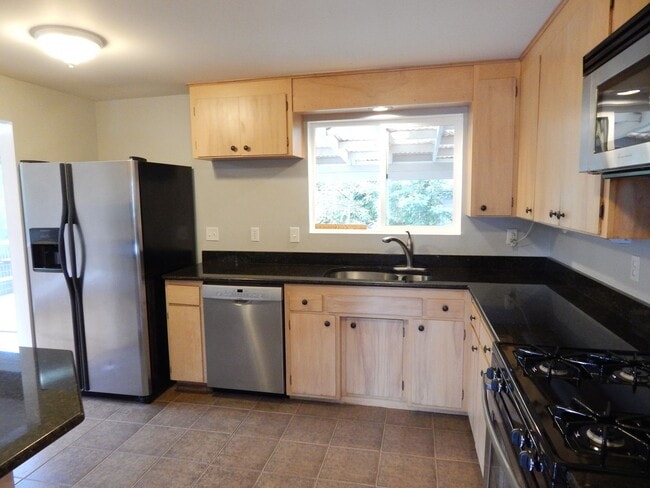Building Photo - Seattle Northgate single family house 4 be...