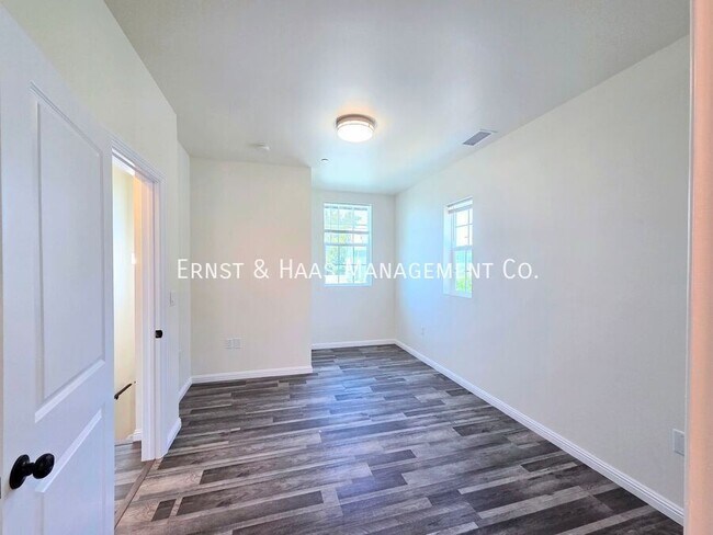 Building Photo - 4169 Country Club Dr
