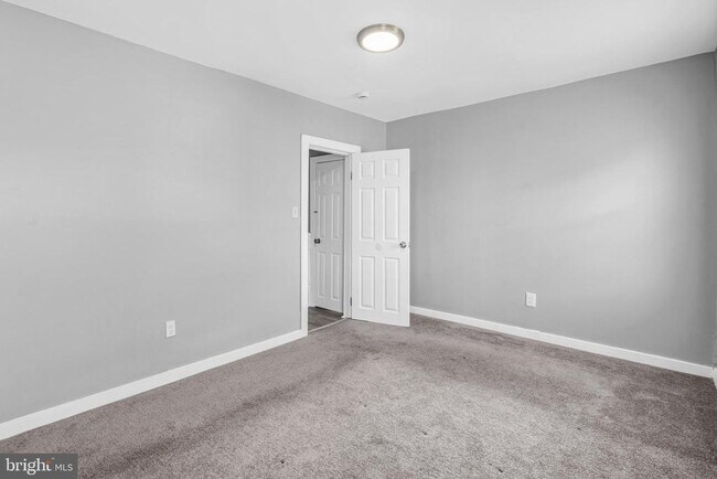 Building Photo - 510 E Willard St