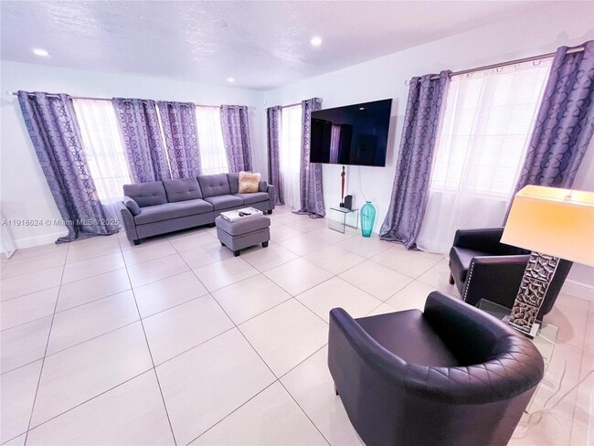 Building Photo - 4420 NW 30th Ct