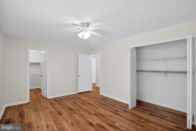 Building Photo - 2705 Vista Ct