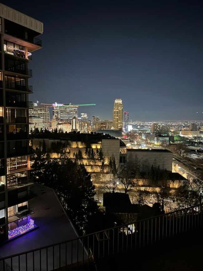 Building Photo - Gorgeous Penthouse in the heart of SLC!!!