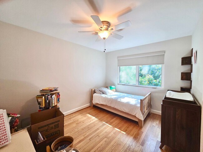 Building Photo - Lovely 4 BR/2 BA Single-Family Home in Sil...