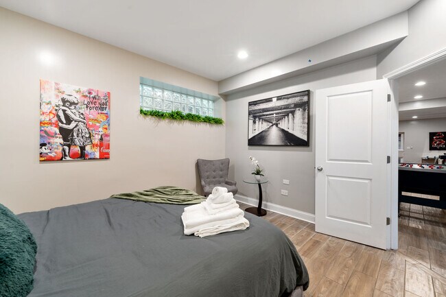 Building Photo - 2630 S Throop St