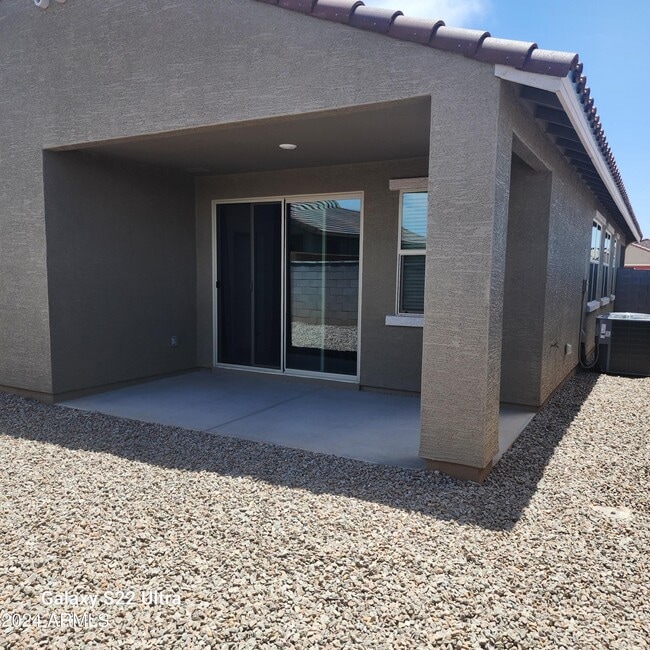 Building Photo - 40150 W Wade Dr