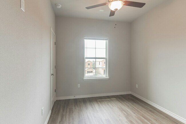 Building Photo - 116 Peruna Dr