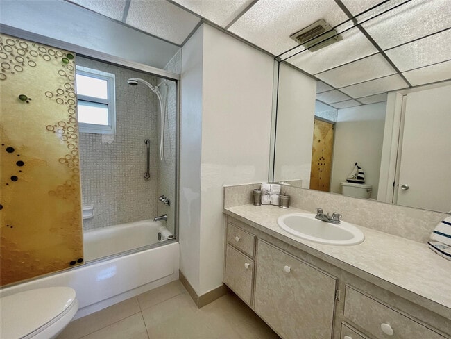 Building Photo - 1175 NE Miami Gardens Dr