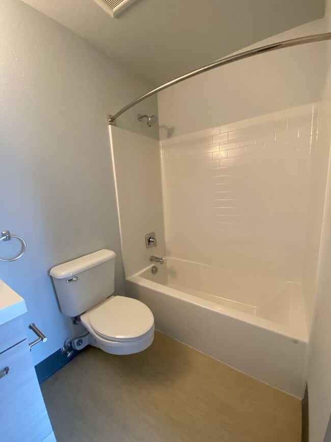 Building Photo - Shorter term leases welcome! - 1 bed 1 bath apartment