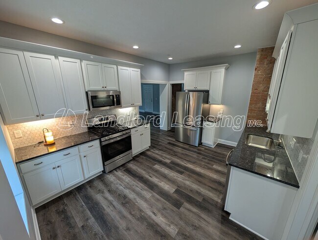 Building Photo - Fully Renovated Historic Home with First-Floor Primary Suite