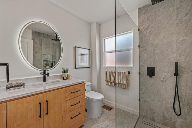 Building Photo - 4730 Melrose Ave