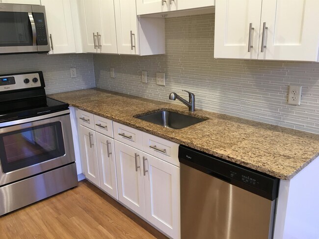 Building Photo - 875 Elm St