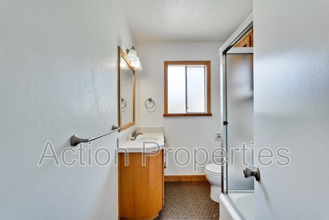 Building Photo - 306 N Clark Ave