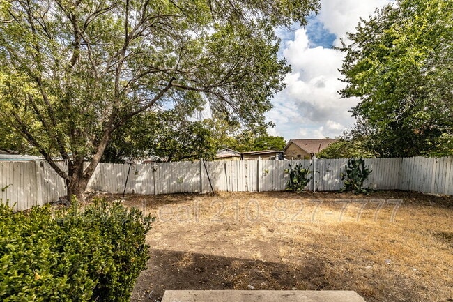 Building Photo - 535 E Ashley Rd