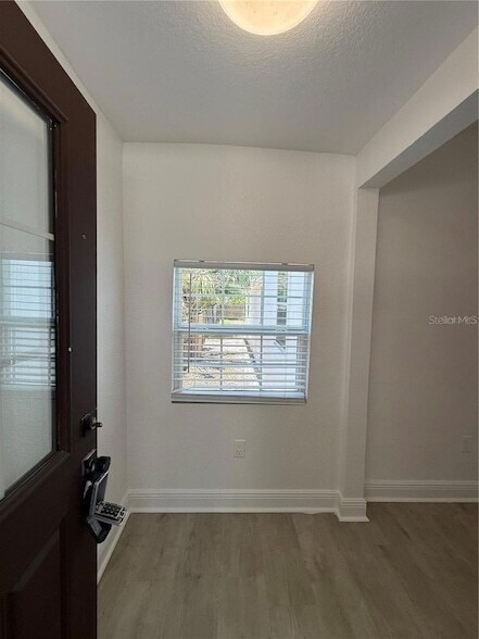 Building Photo - 114 W Amelia Ave