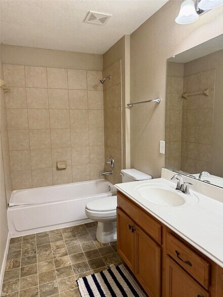 Building Photo - 16010 Limestone Lake Dr