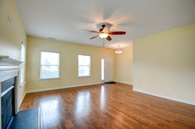 Building Photo - Gorgeous 5 Bedroom Home in Neighborhoods of Holly Ridge