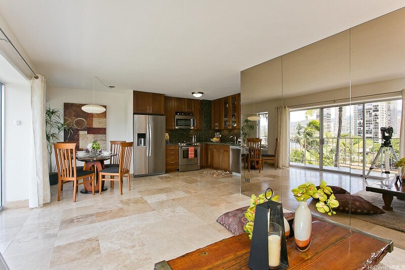 Building Photo - 2115 Ala Wai Blvd