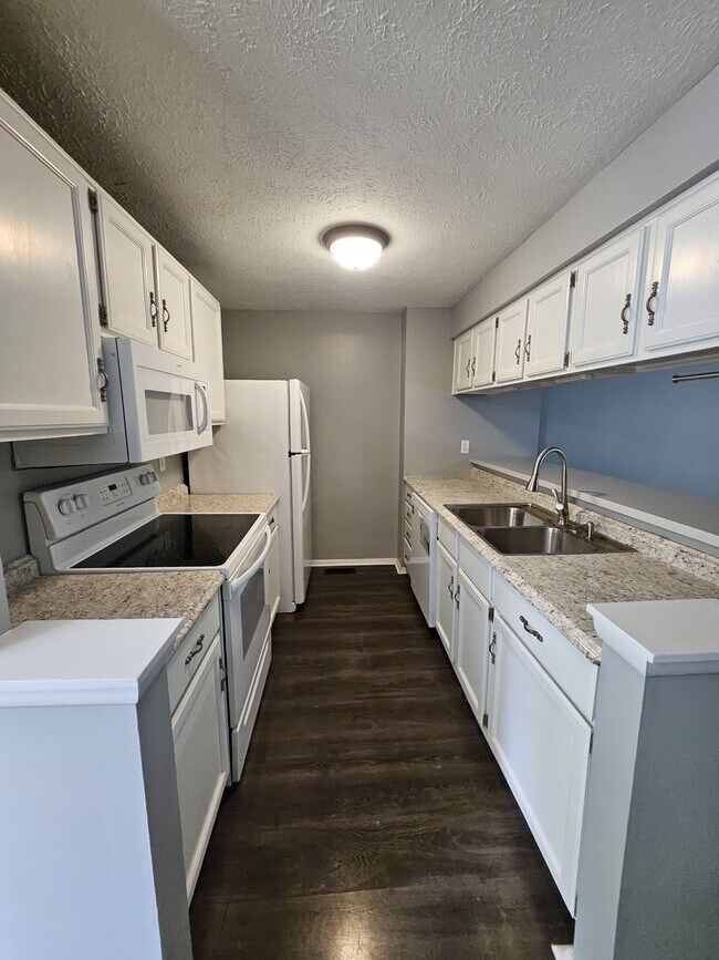 Building Photo - 9459 Timber View Dr