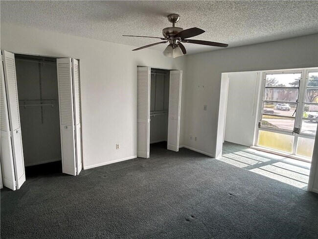 Building Photo - 74 Royal Oak Ct