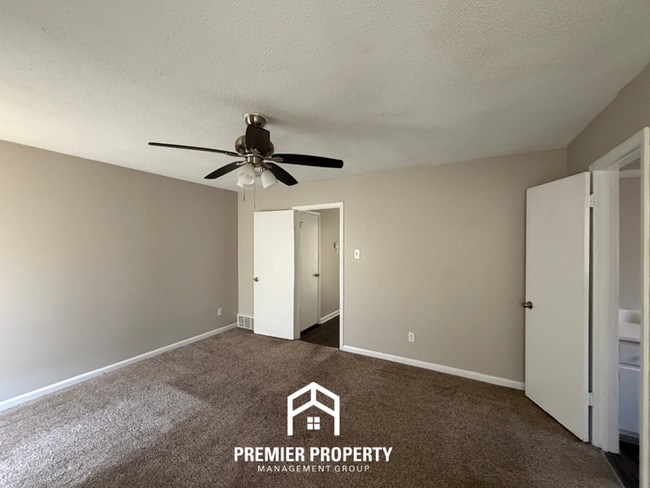 Building Photo - 3-Bedroom Single-Family Home for Rent in Memphis, TN - Vaulted Ceilings & Fenced Backyard