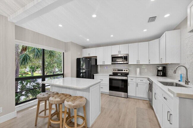 Building Photo - 419 Brackenwood Ln S