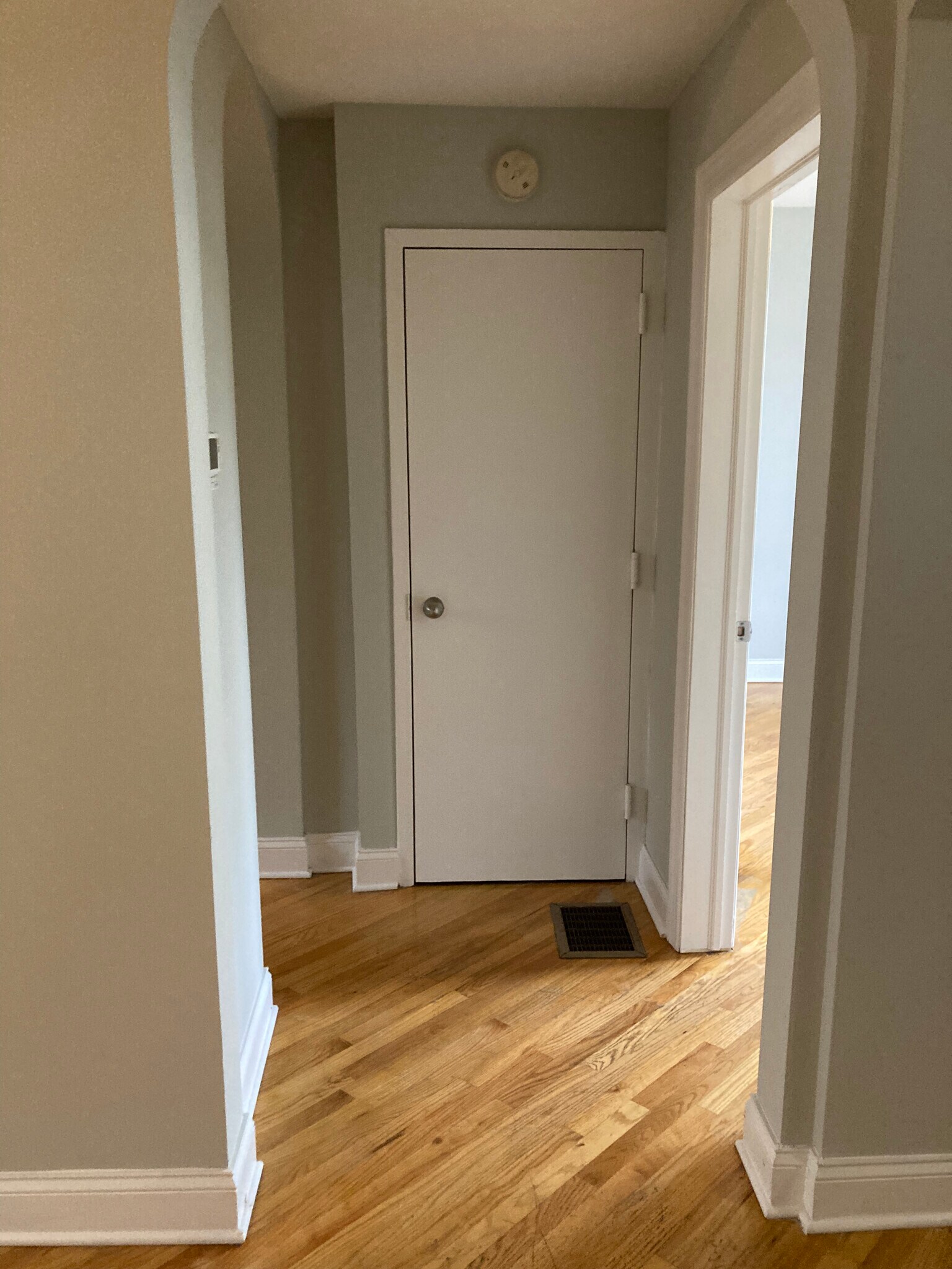 Building Photo - 894 Green Bay Rd