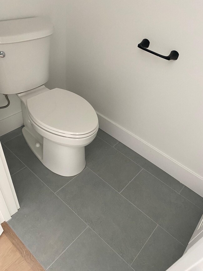 Building Photo - 53 River Rd