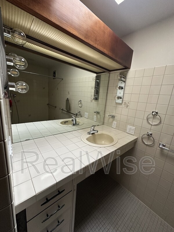 Building Photo - 7730 SW Eaker Pl