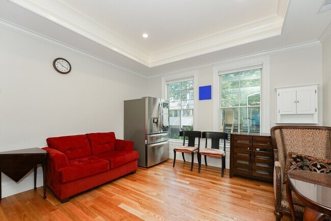 Building Photo - 23 Irving St