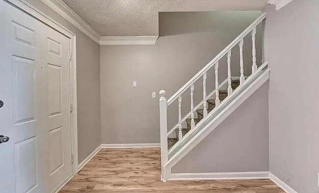 Building Photo - 871 Lenox Oaks Cir NE
