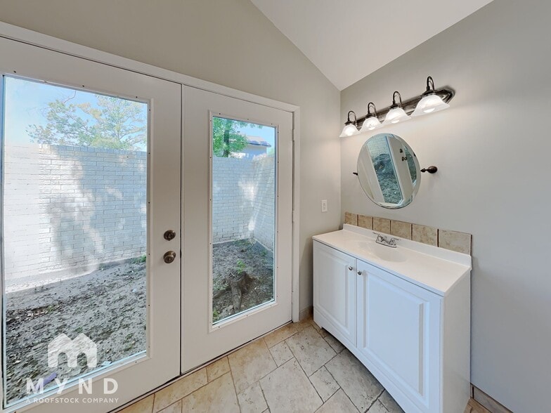 Building Photo - 10631 Plum Lake Dr