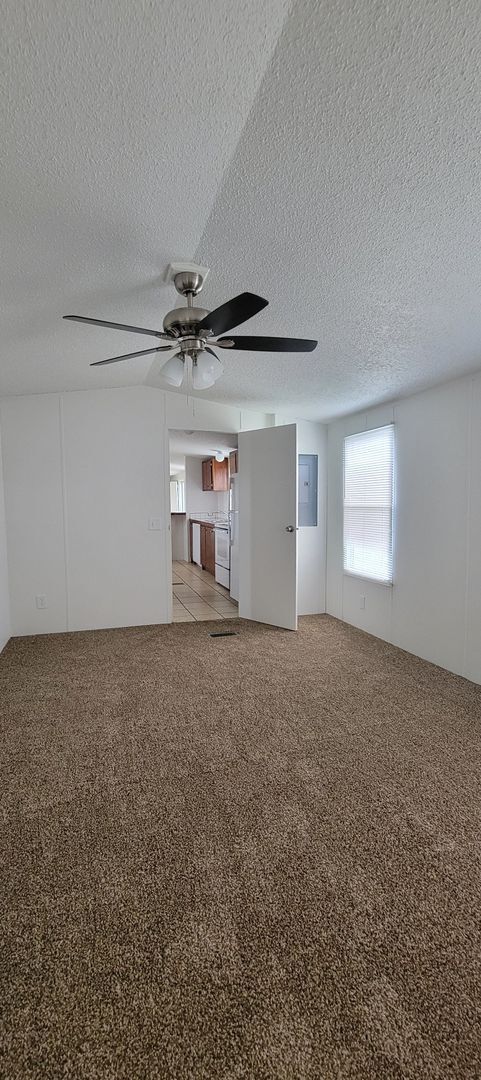 Building Photo - Ready to Move in