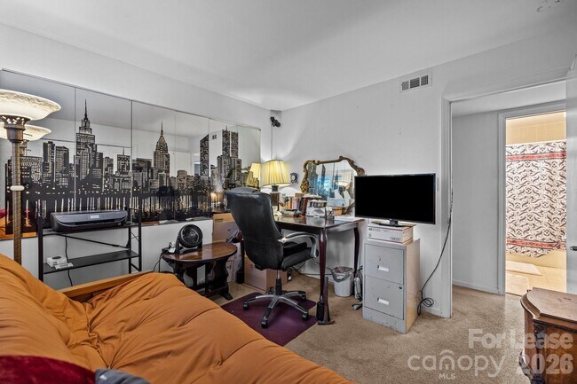 Building Photo - 1832 J Julian Ln