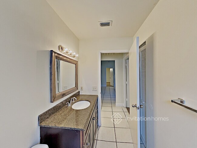 Building Photo - 5200 Edgecliff Ave