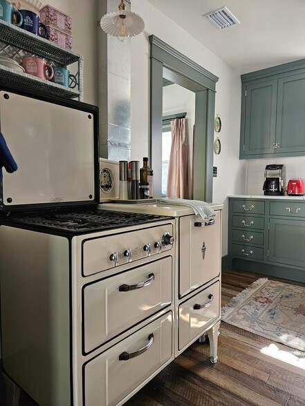 Building Photo - 139 N Ivy Ave