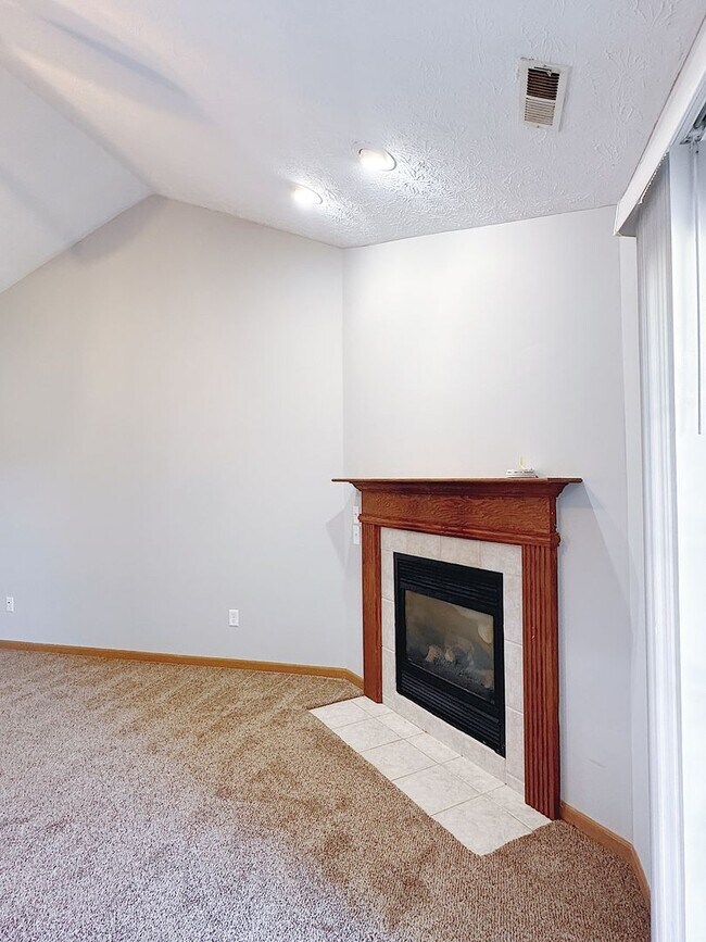 Building Photo - 2332 Hopkins Dr