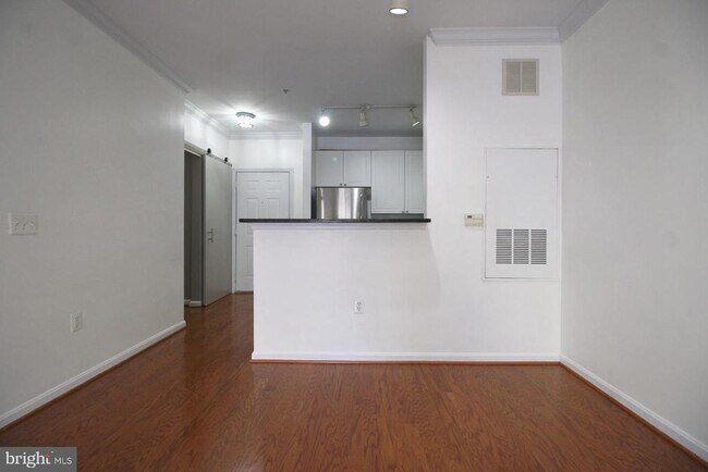 Building Photo - 2791 Centerboro Dr
