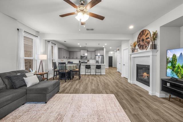 Building Photo - 2301 Shorthorn Dr