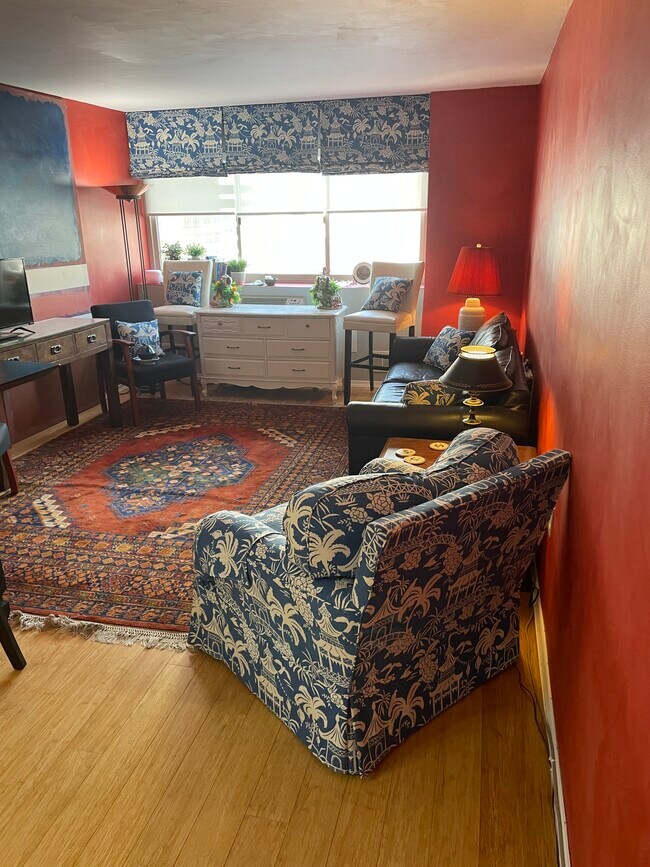 remote control and easy switch lighting - 2101 Chestnut St