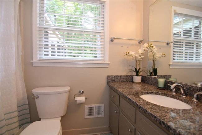 Building Photo - 3571 Sunderland Cir NE