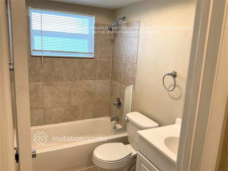 Building Photo - 608 Westchester Ave