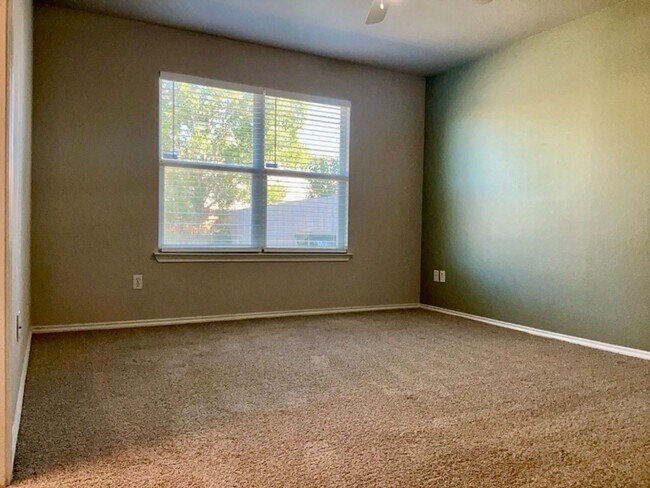 Building Photo - Adorable Move-In Ready 3/2 in Georgetown! ...