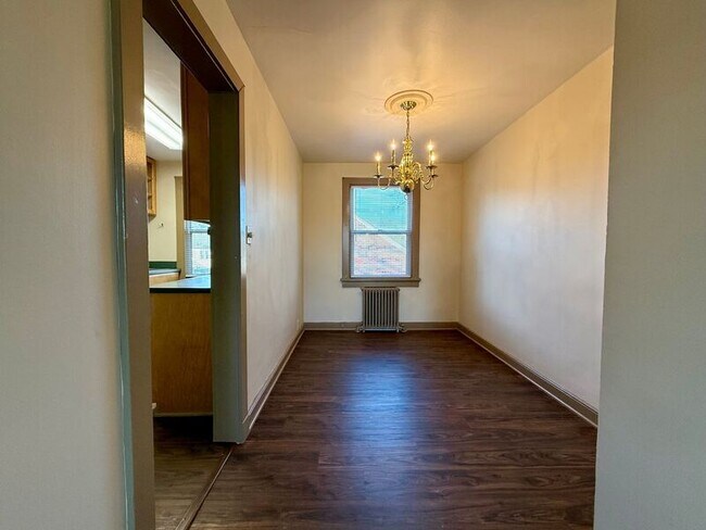 Building Photo - 1400 Kenmore Ave