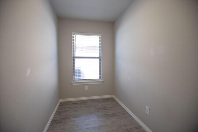 Building Photo - 9105 NW 127th St