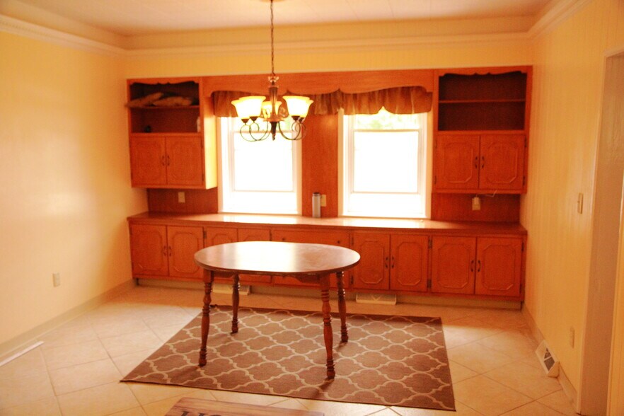 Dining Room - 754 E Washington Ave