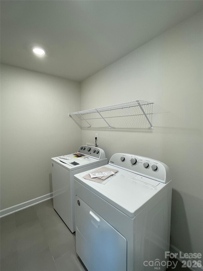 Building Photo - 3216 Lisburn St