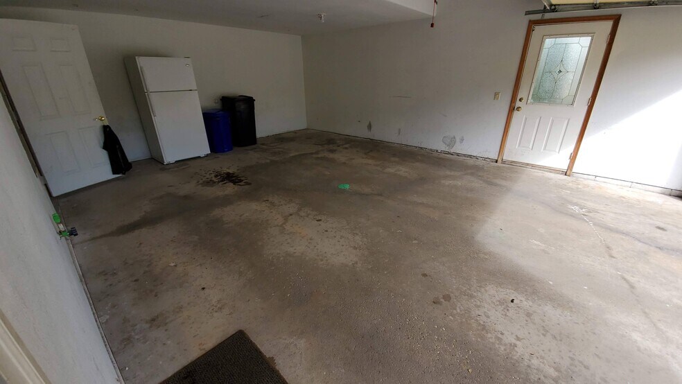 Building Photo - 347 Terrace Dr E