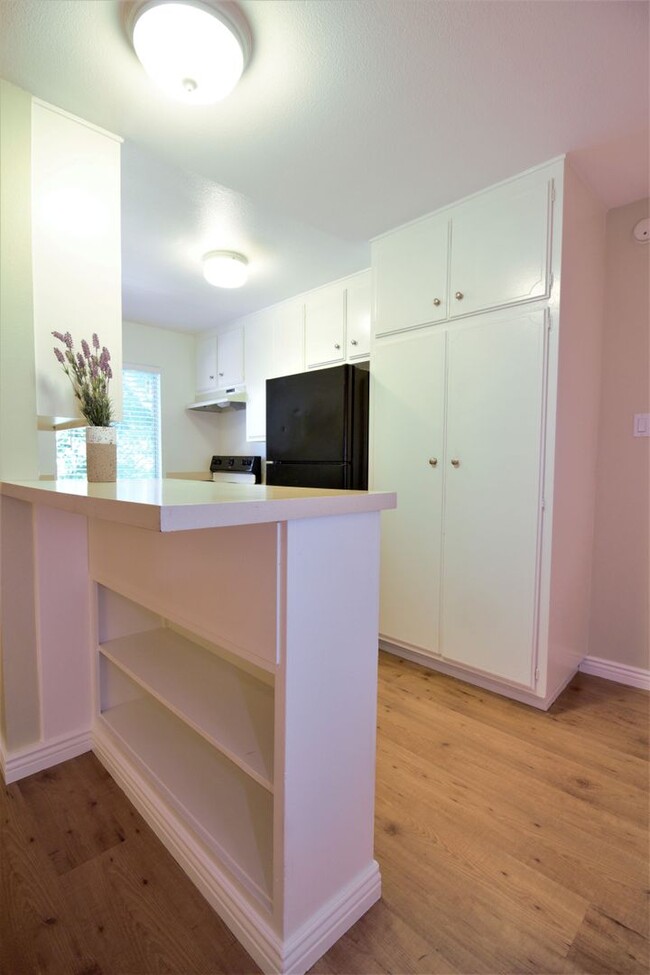Building Photo - 1 Bedroom Condo For Lease in Fullerton