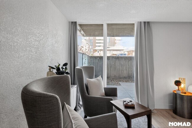 Building Photo - Charming Studio Condo in Denver